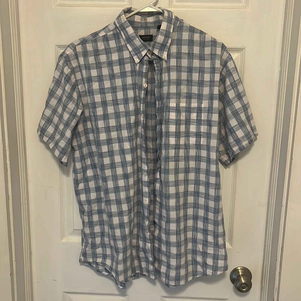 Short sleeve button up